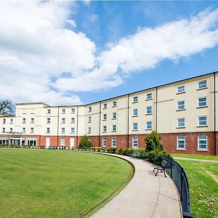 Premier Inn Stoke - Trentham Gardens Exterior foto